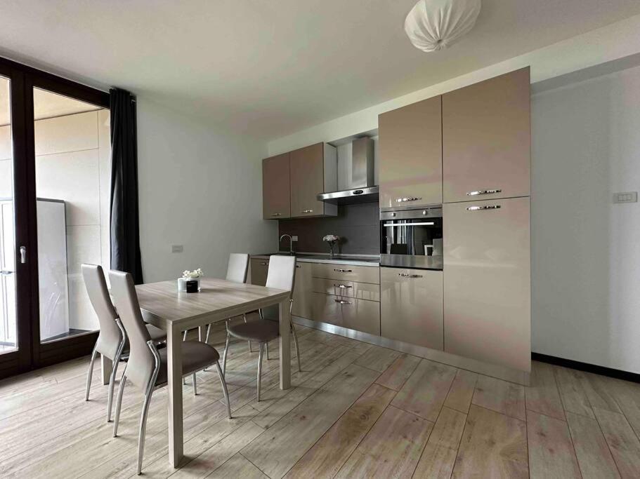 Monolocale Con Balcone Self Check In Milano Sempione Apartment Luaran gambar