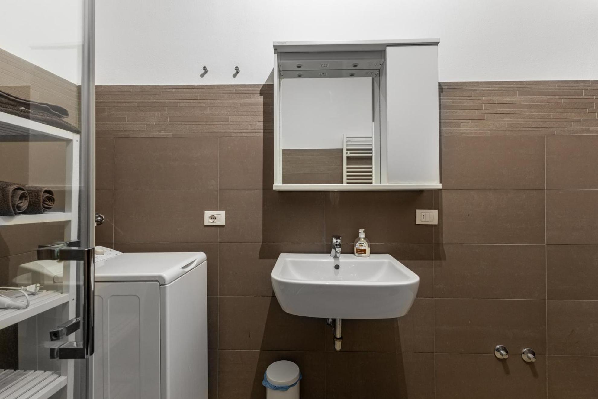 Monolocale Con Balcone Self Check In Milano Sempione Apartment Luaran gambar