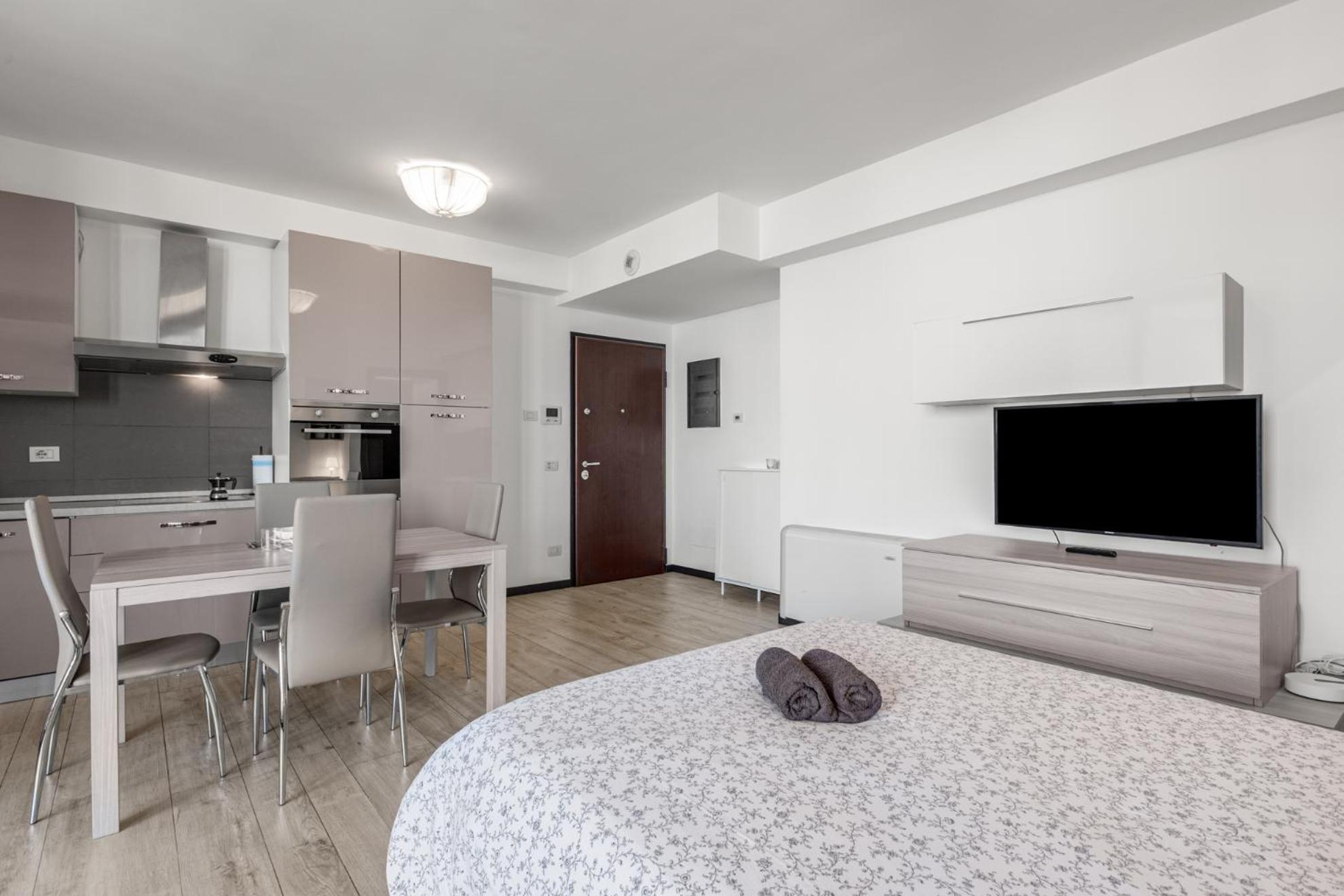 Monolocale Con Balcone Self Check In Milano Sempione Apartment Luaran gambar