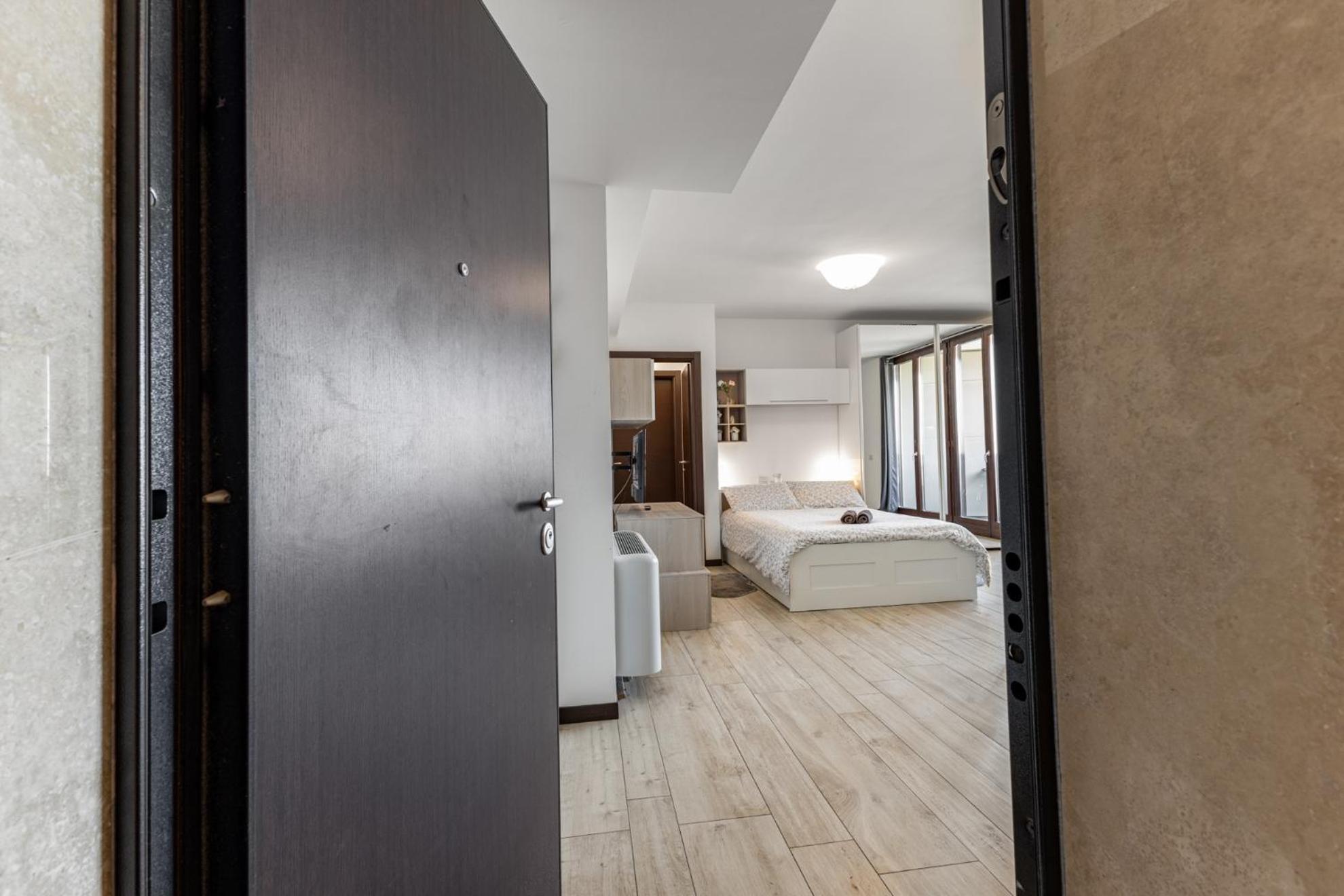 Monolocale Con Balcone Self Check In Milano Sempione Apartment Luaran gambar