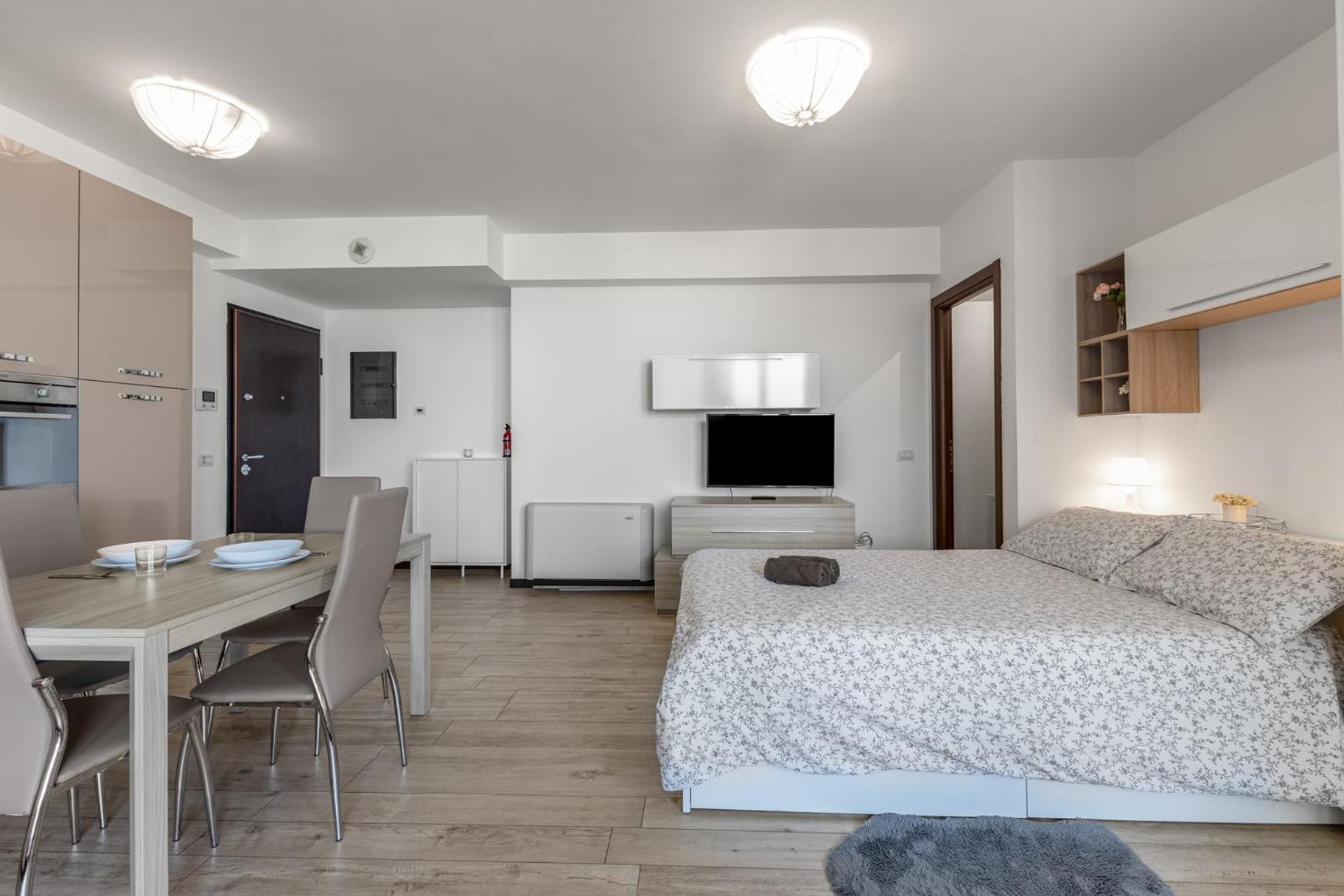 Monolocale Con Balcone Self Check In Milano Sempione Apartment Luaran gambar